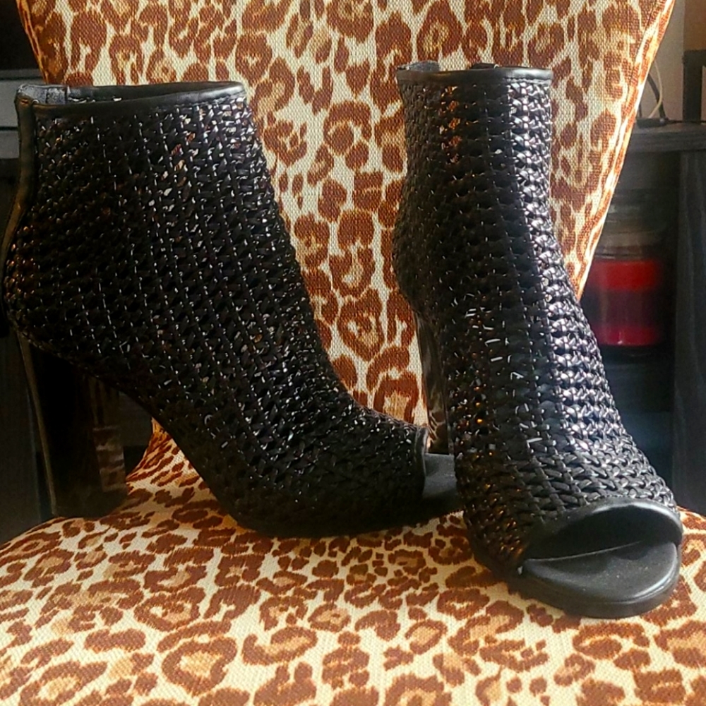 Calvin Klein sandals size:8.5 / Black